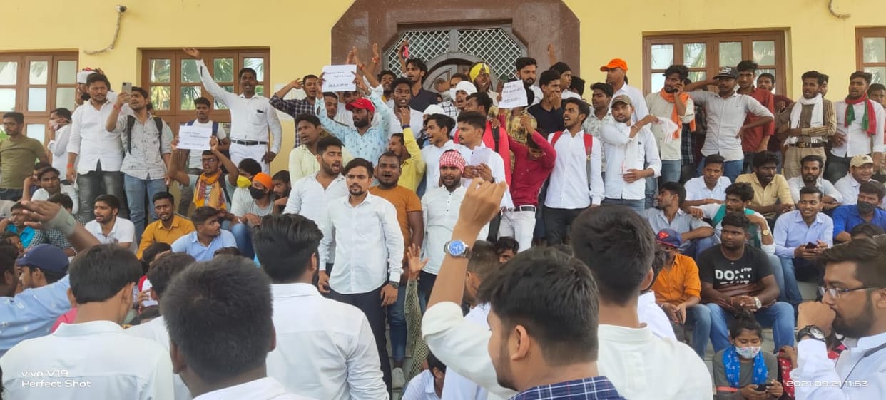 Purvanchal University students protest at vice chancellor office Questions raised on evaluation of Final Year Exam Result Released