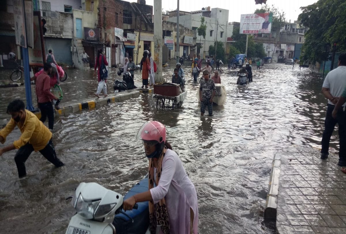 Heavy Rain Fall In Agra Water Logging On The Roads
