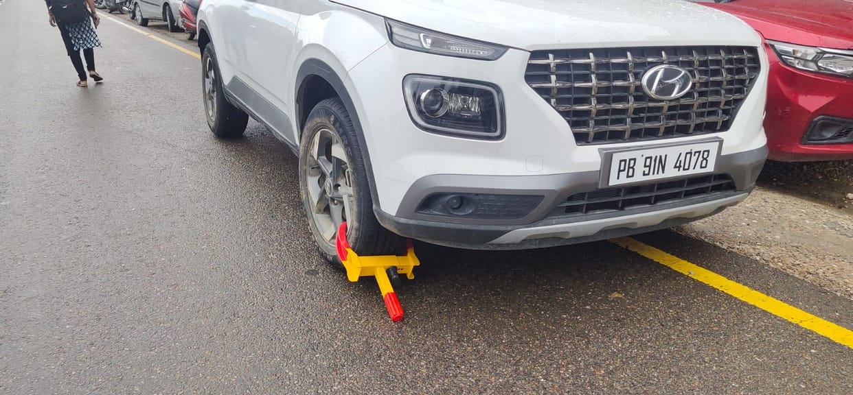 Wheel lock will be imposed on random parking on the roadside