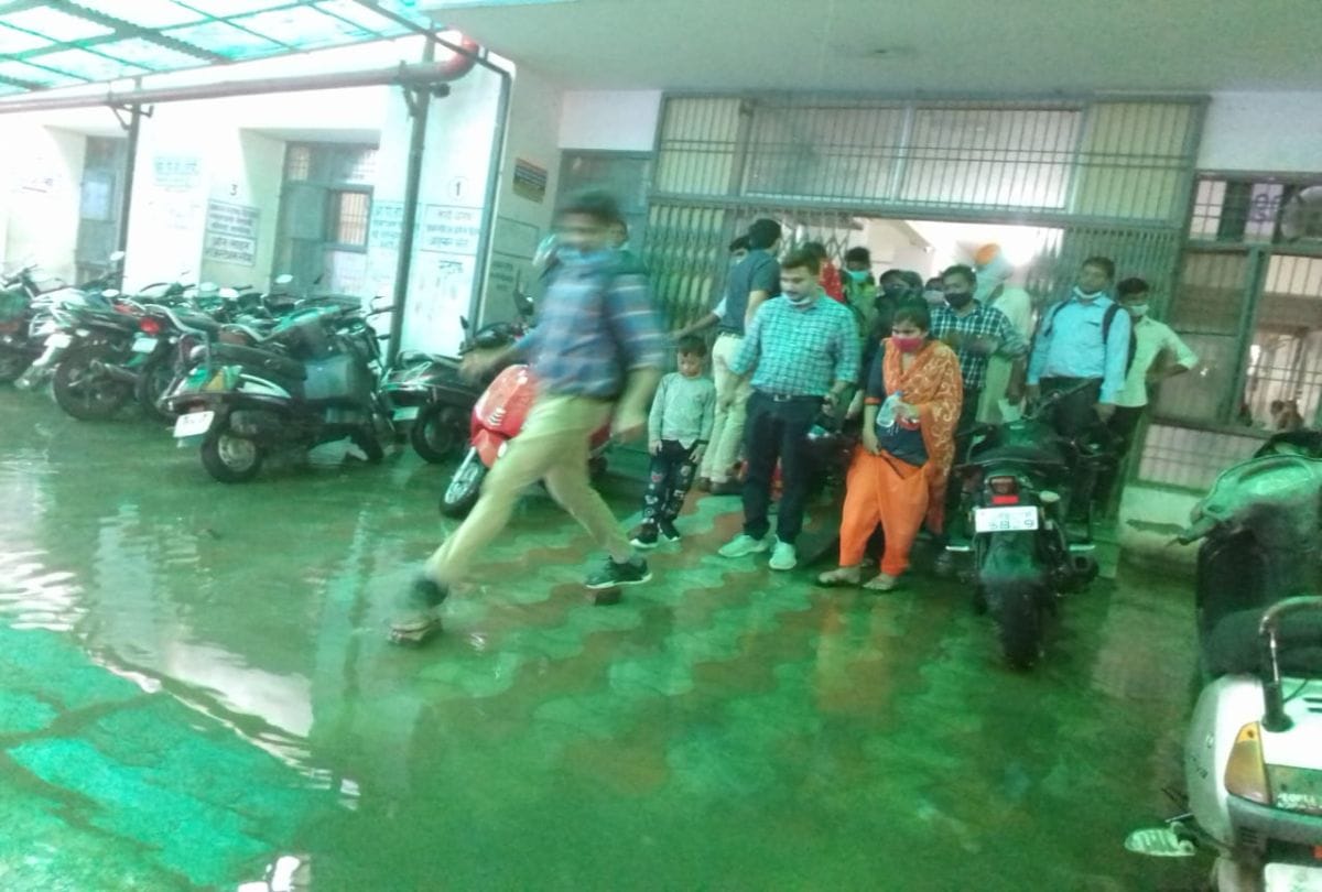 Heavy Rain Fall In Agra Water Logging On The Roads