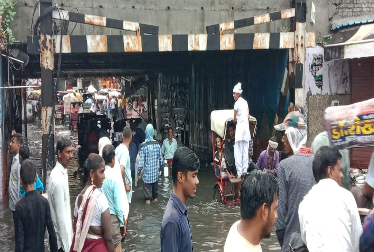 Heavy Rain Fall In Agra Water Logging On The Roads