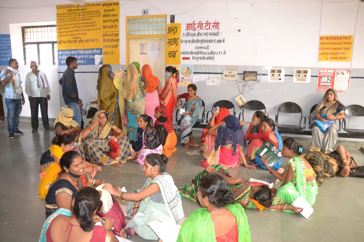 Two deaths due to dengue and fever, crowd of patients in hospital