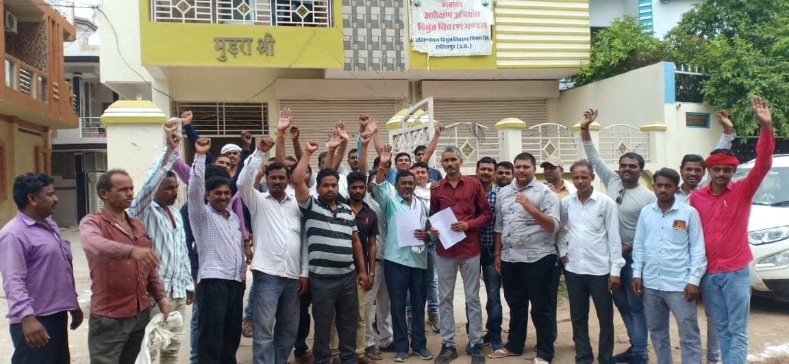 contract worker protest
