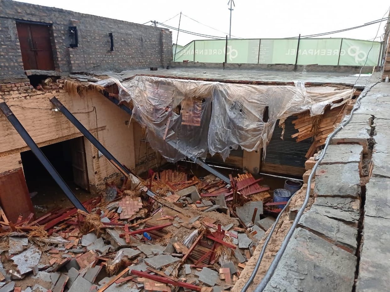 The roof of the warehouse collapses on Agroha Marg in Barwala, one worker killed, two injured
