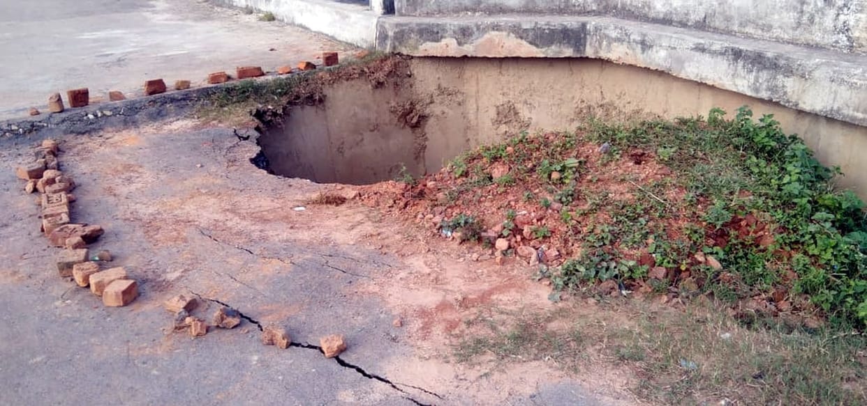 Approach road collapsed, people of 12 villages find it difficult to commute