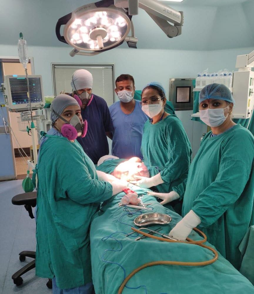 After one and a half hour operation, doctors removed 4 kg rosoli from the woman's stomach