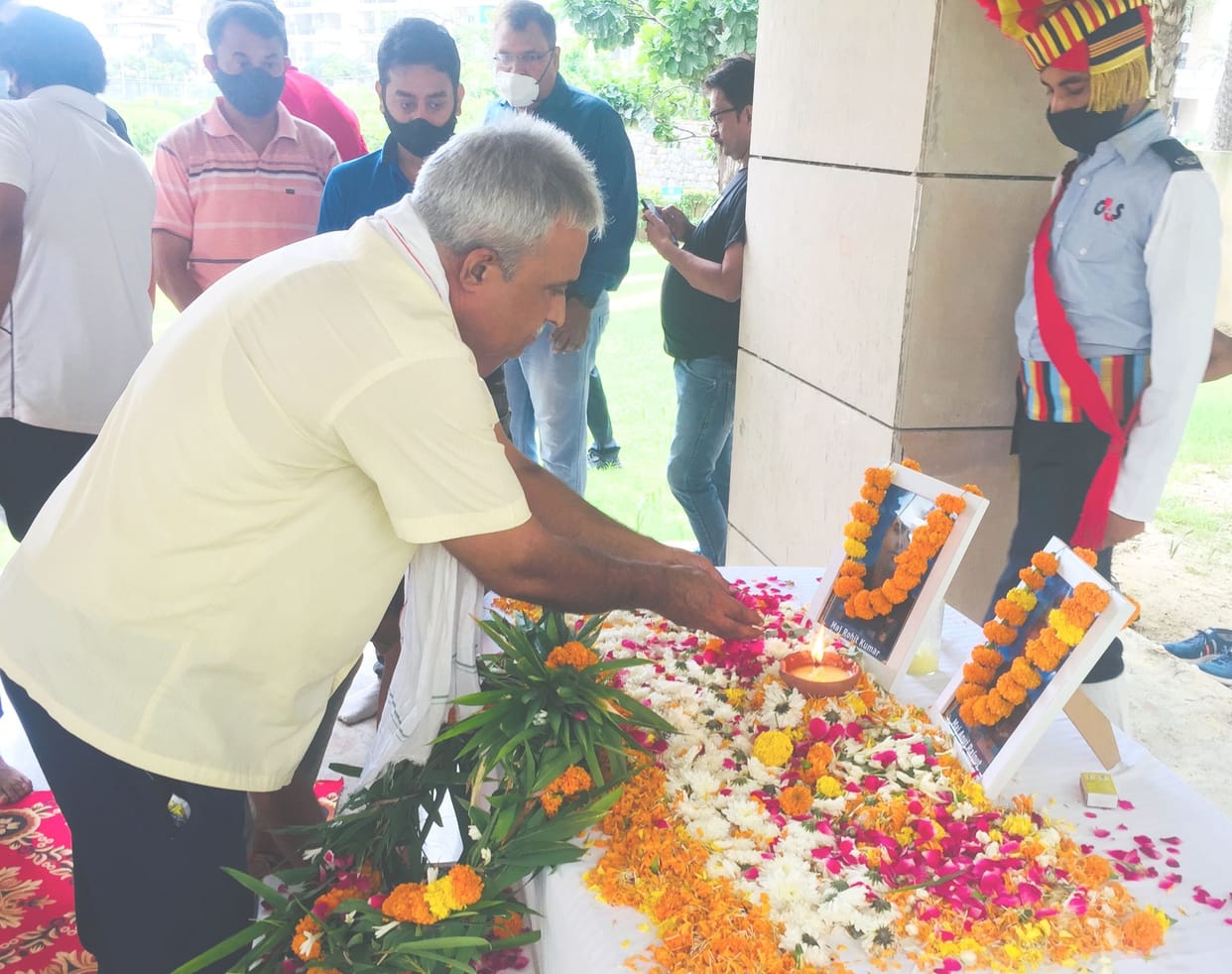 With tears in eyes and Bharat Mata ki Jai, people gave their last farewell to the martyrs