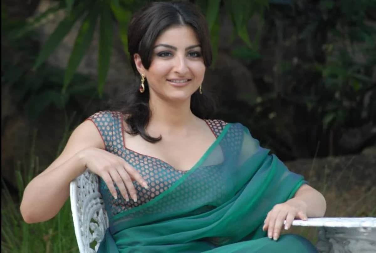 bollywood stars who have faced ghosts and spirits in real life screamed out of fear