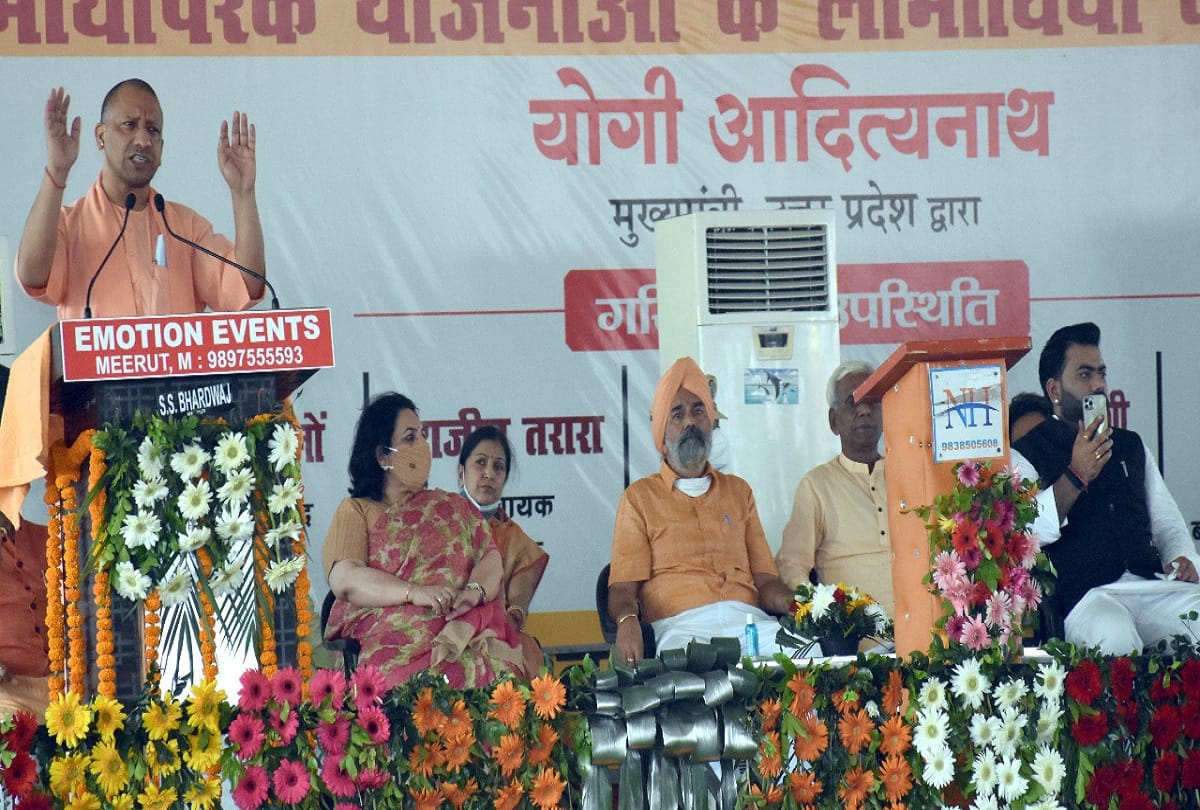 yogi adityanath on inaugurated and laid the foundation stone of projects worth 433 crores in amroha