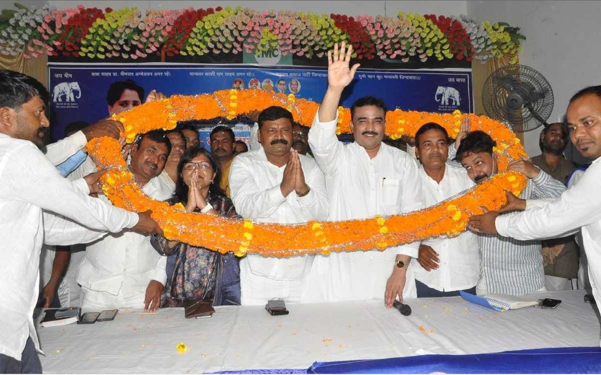 BSP meeting in Mau over upcoming up assembly election 2022 party will contest elections under leadership of Mayawati Bhim Rajbhar declared candidate from Sadar seat