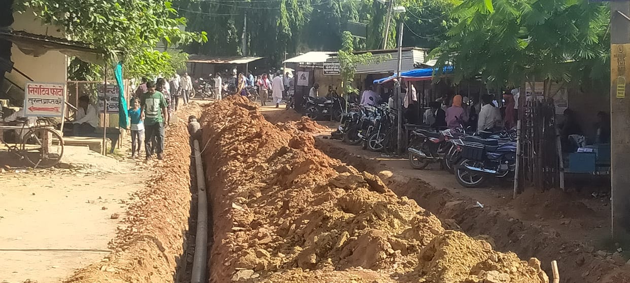 Sonbhadra: Still more waiting to get rid of water crisis, pipeline is being laid at many places