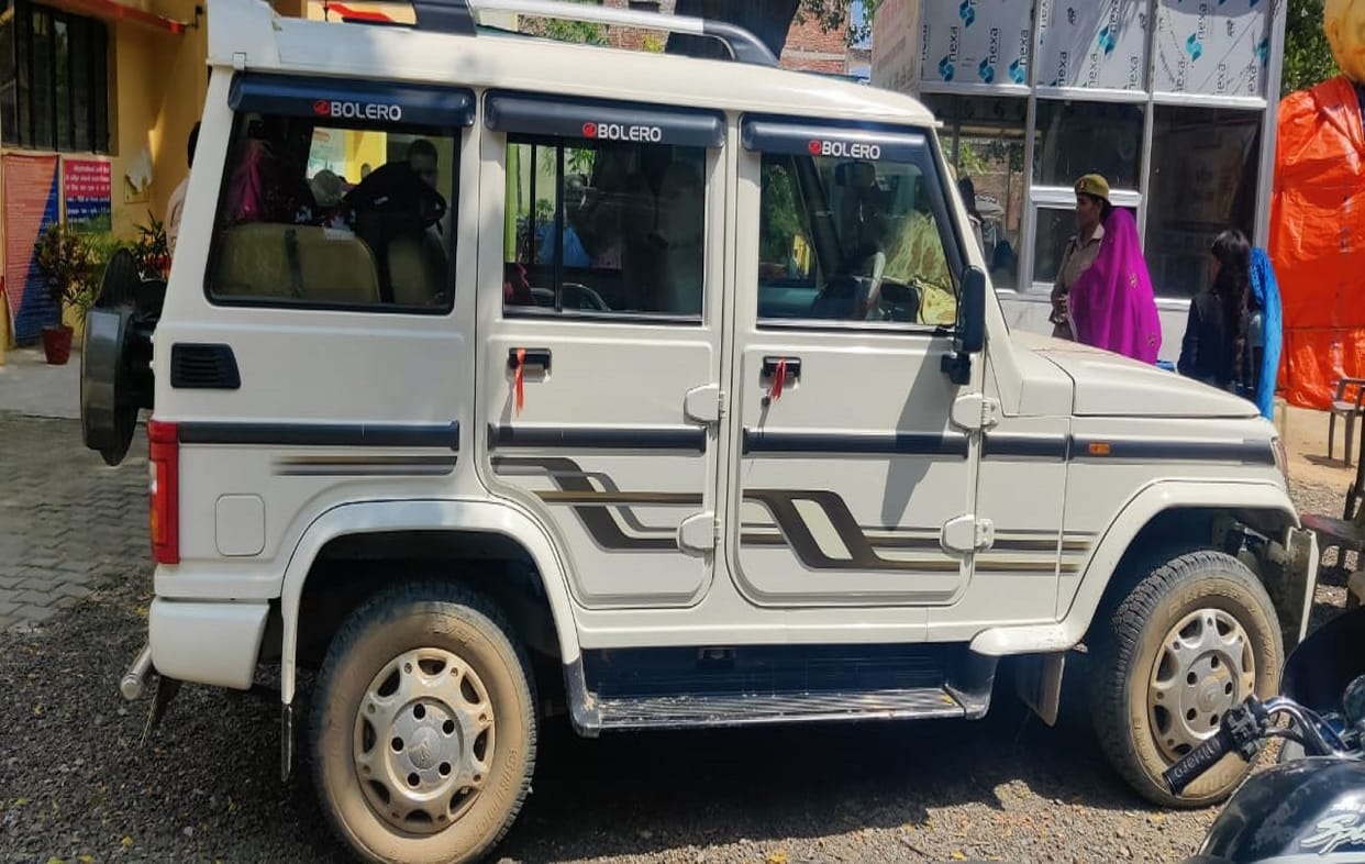 two women including three people kidnapped with bolero in bhadohi accused absconding leaving kidnapped in Prayagraj