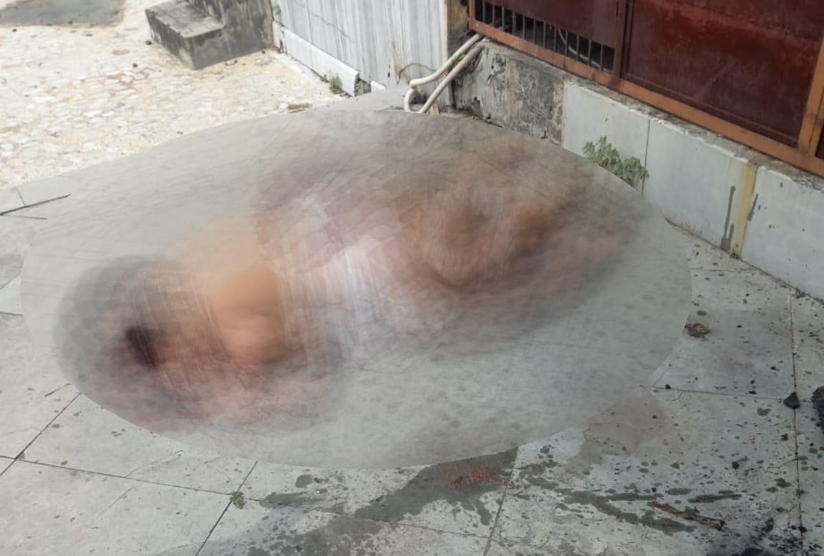 A saint died after falling from third flour of a temple in Ayodhya.