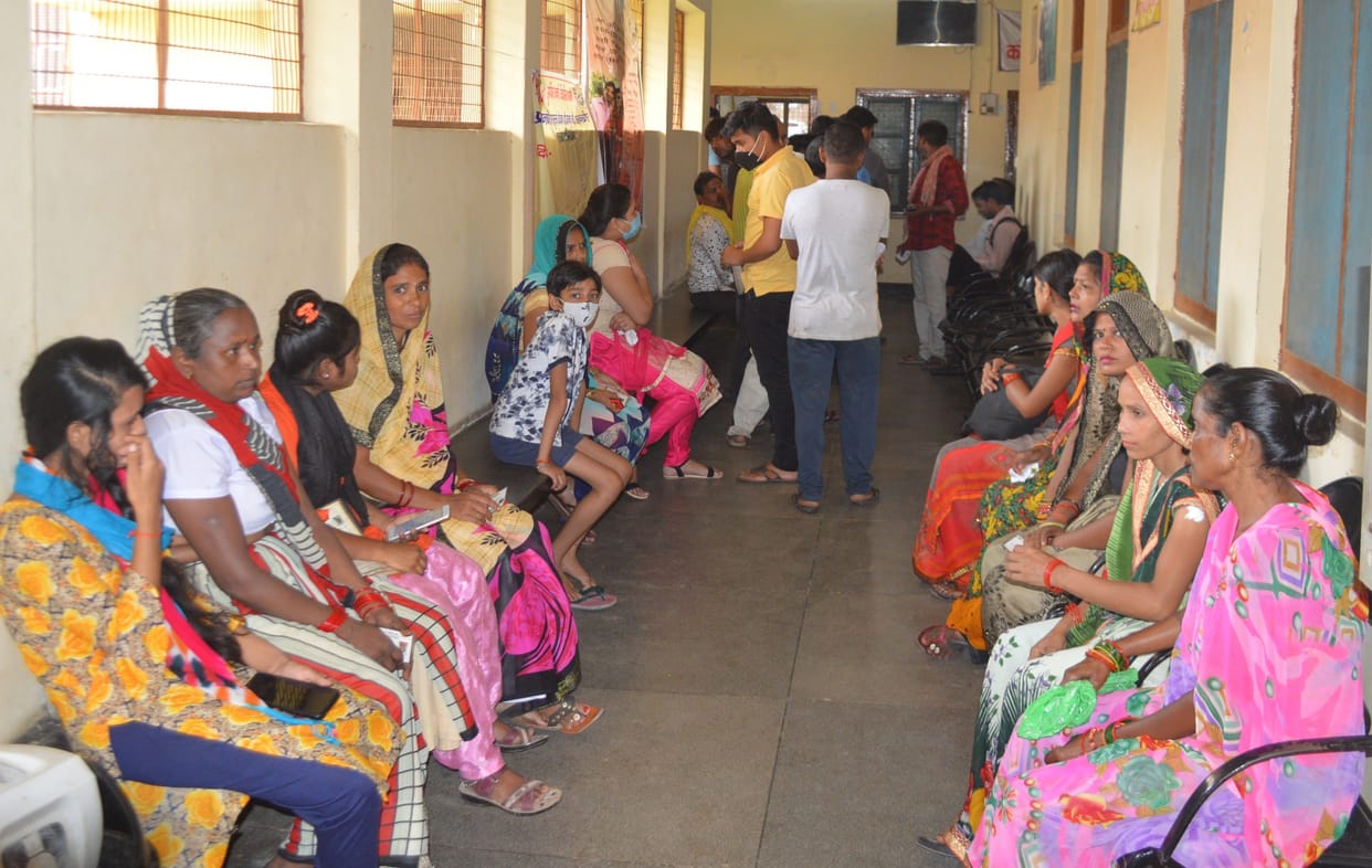 Hathras: OPD of district hospital relying on three doctors