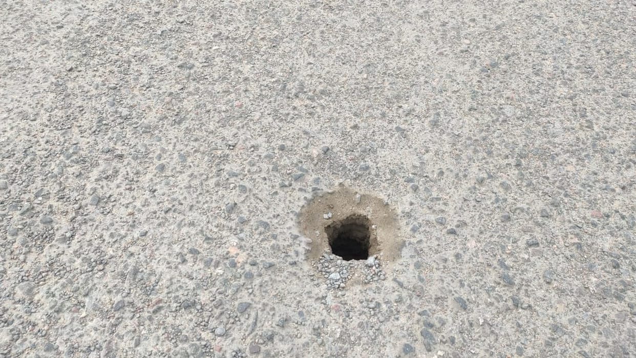 hole on yamuna bridge road