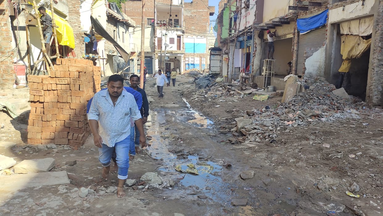 Ghat in the dark, roads damaged, how to reach Aastha Dham