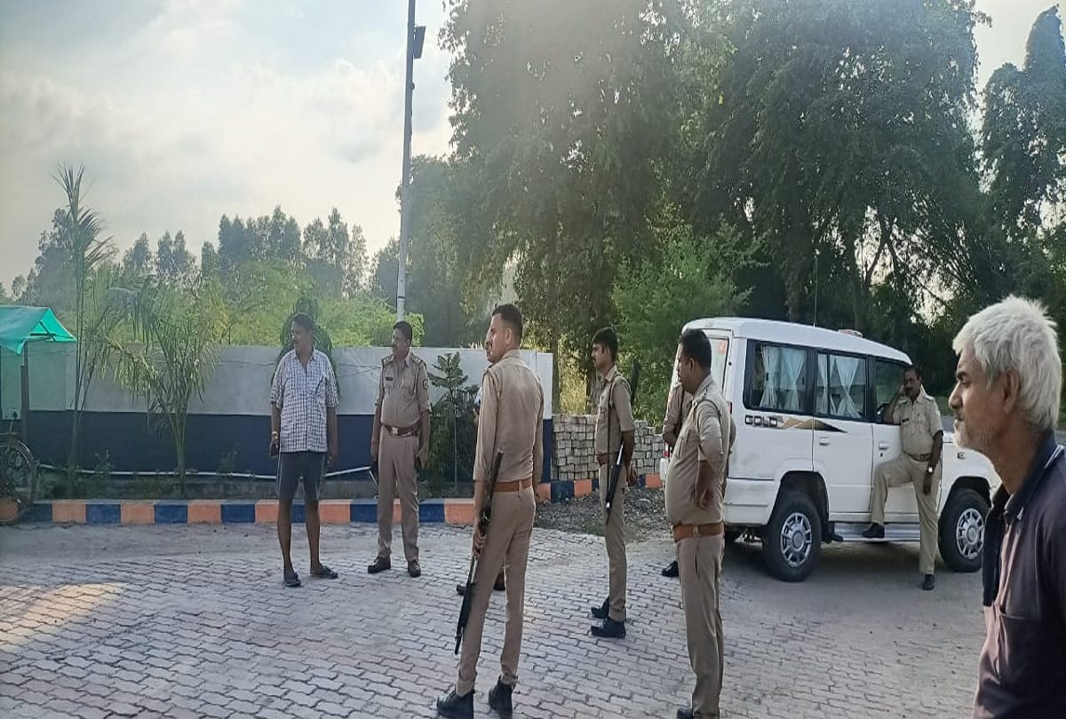 miscreants looted more than 50 thousand rupees at petrol pump on lalganj-kalakankar highway