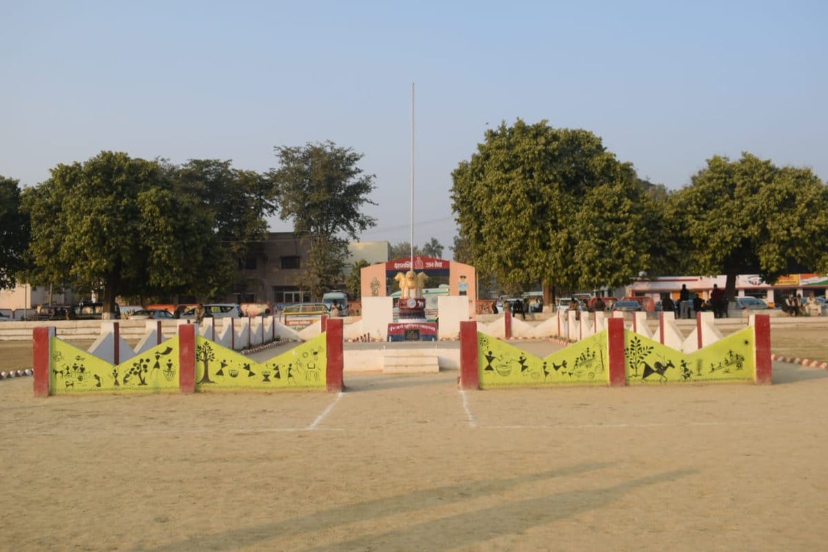 UP police constable commited suicide by hanging himselg in varanasi police line stir in campus