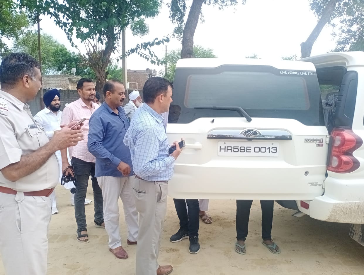 Firing on cloth merchant's car, crooks absconding with five and a half lakh cash and laptop