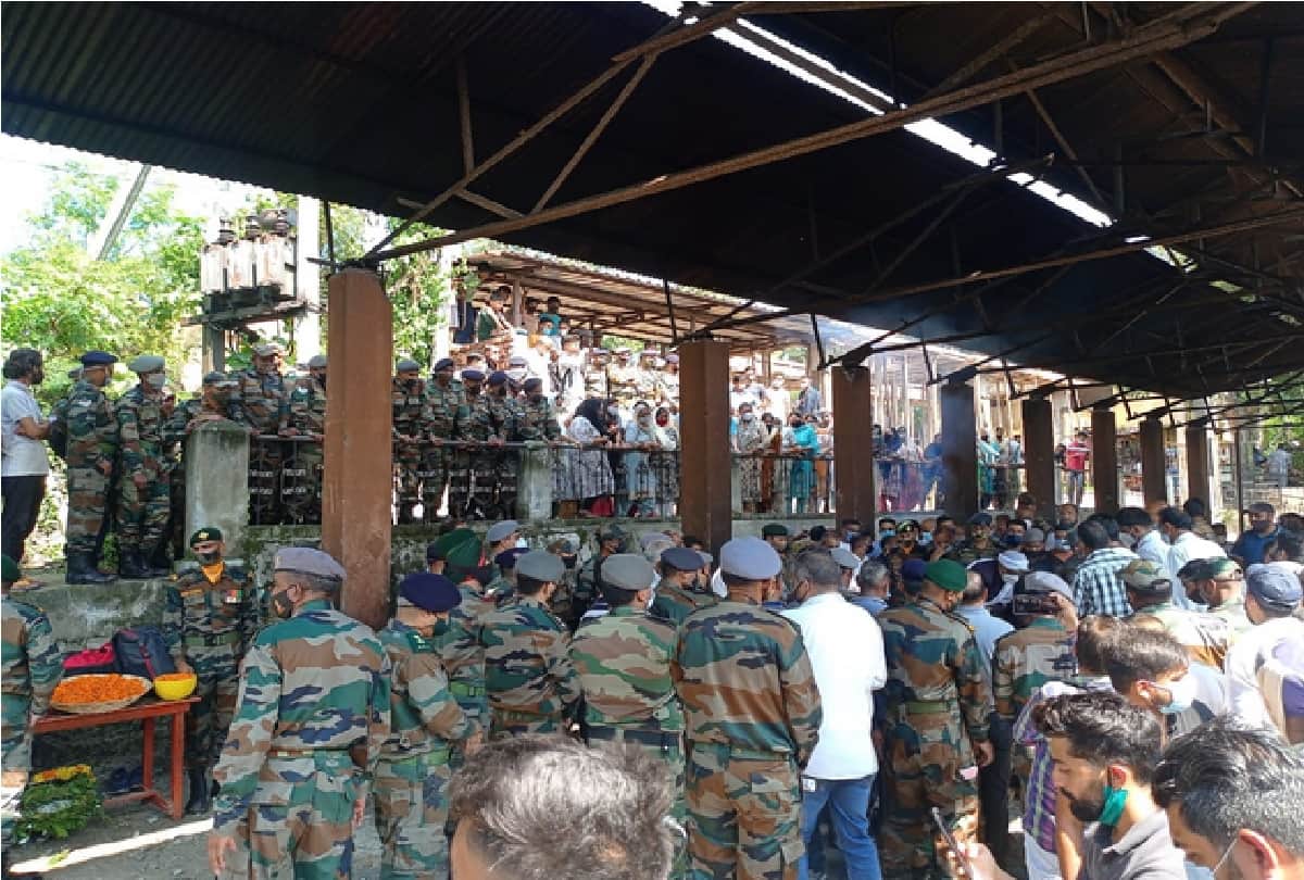 Salute to martyrdom: Tribute paid to Major Rohit, every eye moistened after seeing innocent daughter, see pictures