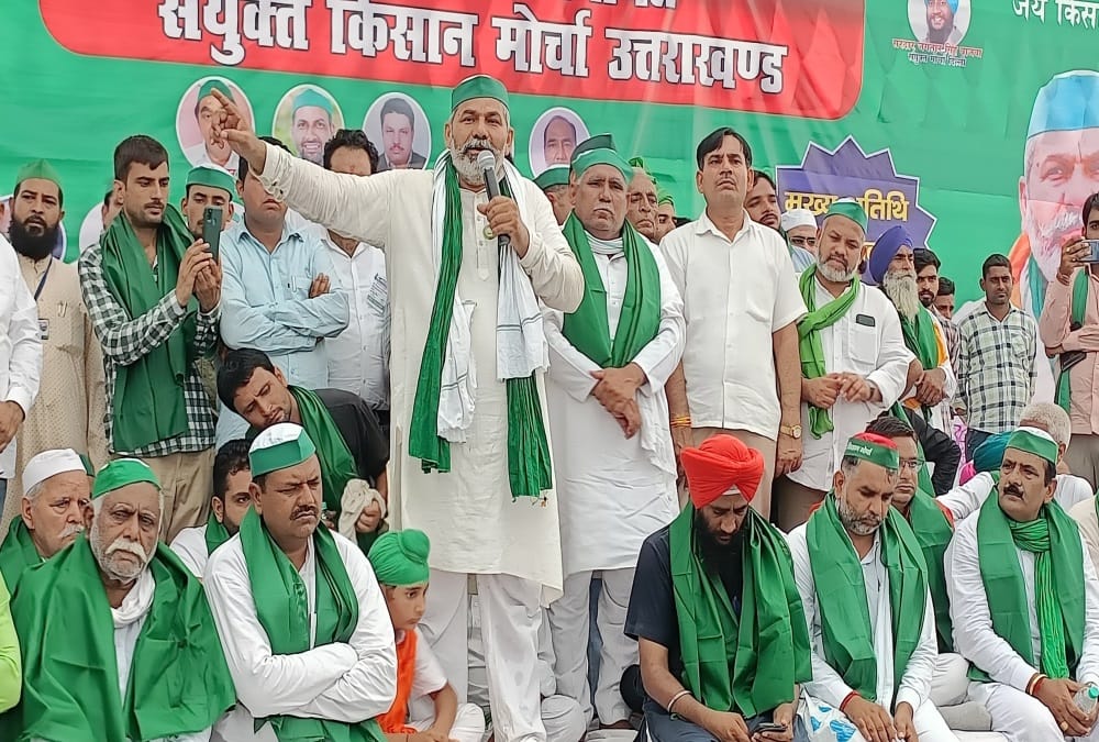 Kisan Mahapanchayat in Roorkee: Farmers Crowd in Laksar and Rakesh Tikait Comment on Union Government photos