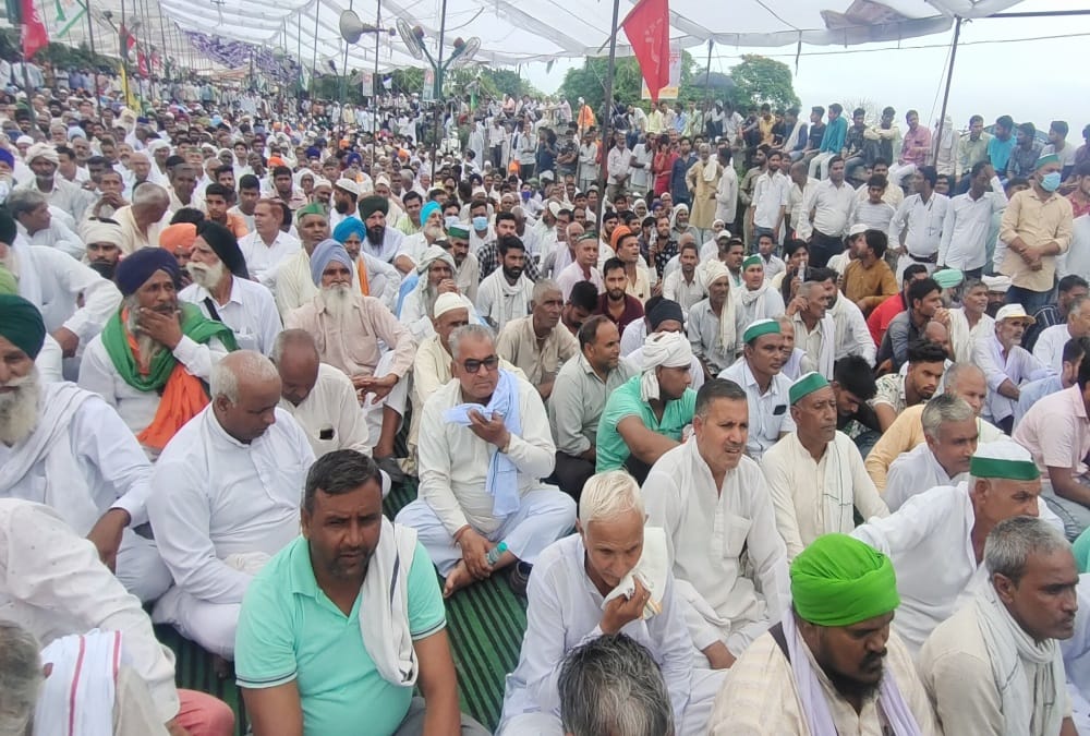 Kisan Mahapanchayat in Roorkee: Farmers Crowd in Laksar and Rakesh Tikait Comment on Union Government photos