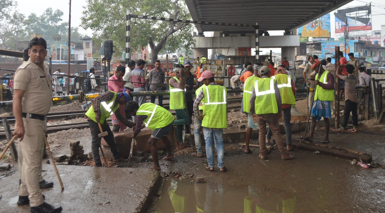 Hathras: Fencing installed to prevent accidents under overbridge
