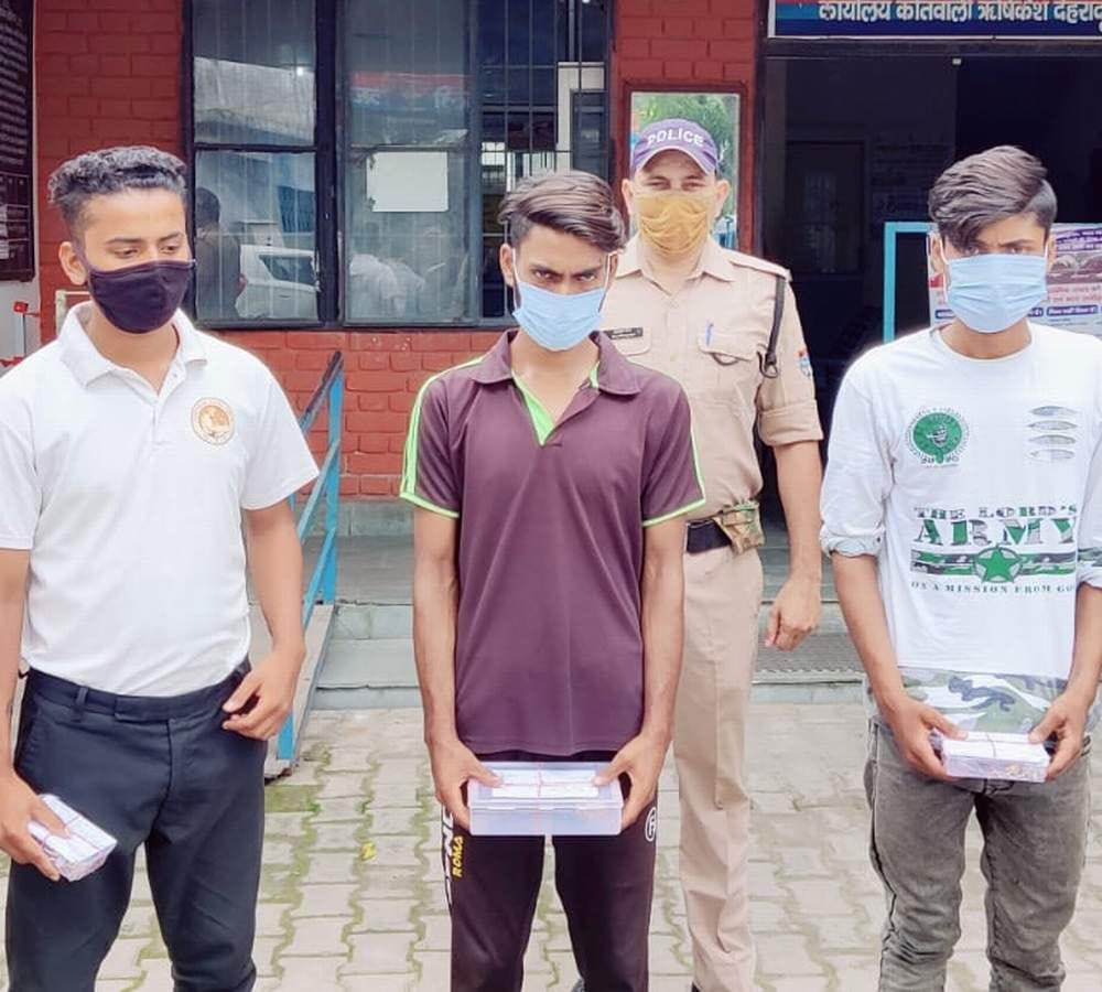 Three accused of theft of lakhs arrested