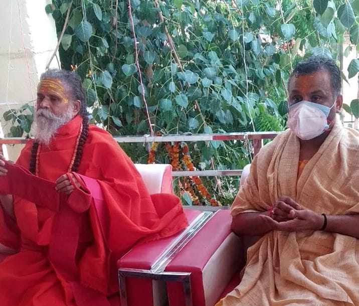 Mahant Narendra Giri had good relations with the saints of Dharmanagari.