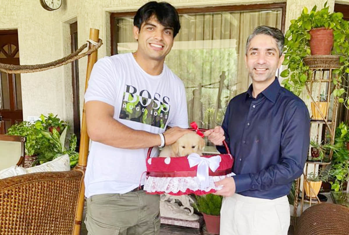 Gold Medalist Abhinav Bindra Meets Neeraj Chopra, Presents Him A Special Gift