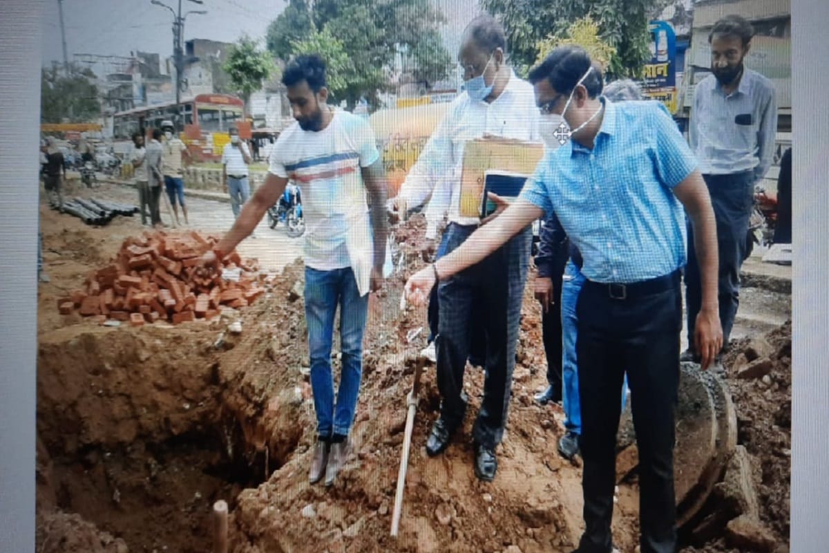 UP News: The Divisional Commissioner made a surprise inspection of the works of Smart City in Saharanpur