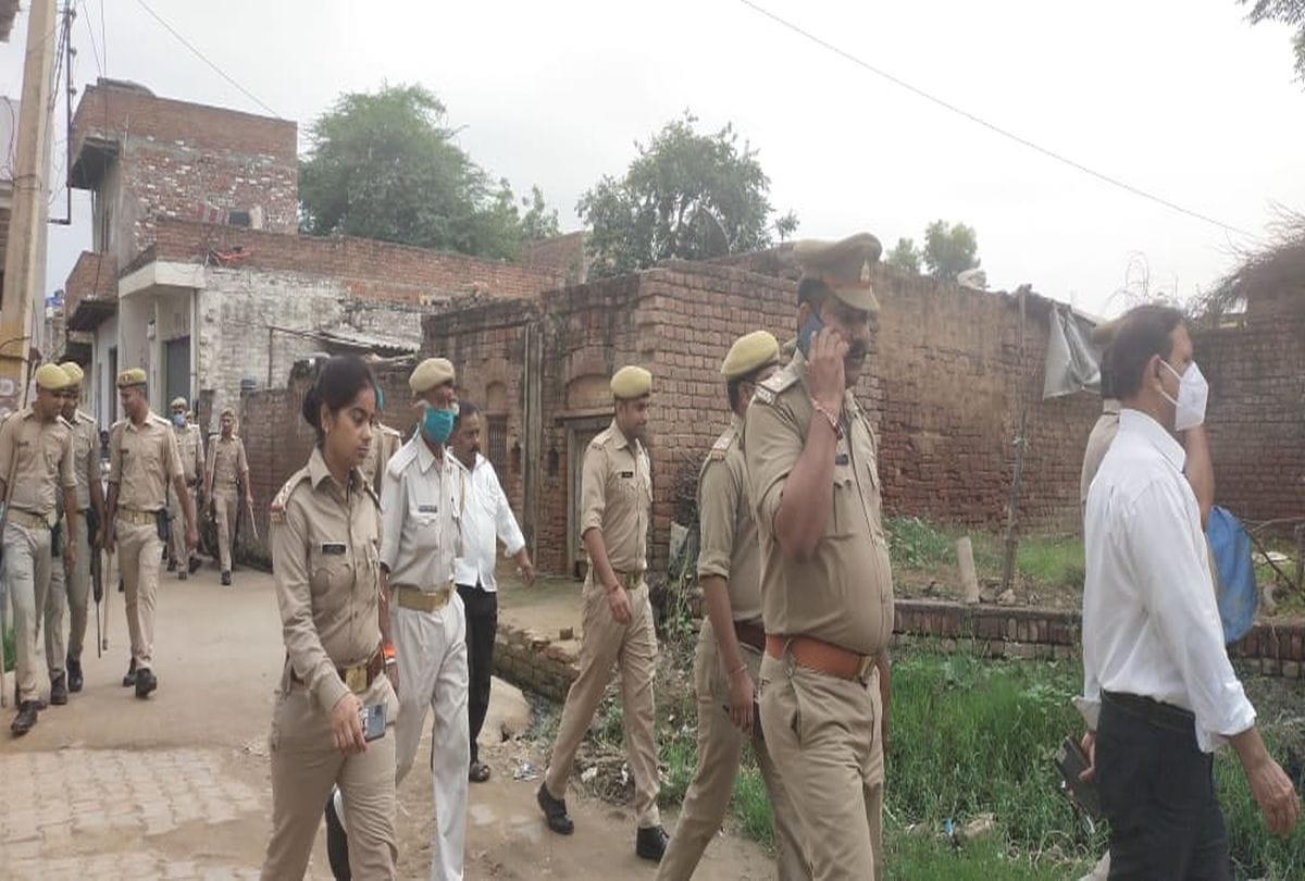 Agra Village Crime News: Dispute In Two Groups After Minor Girl Molesting Police Flag March In Village Crime News