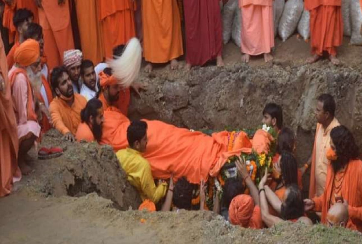 Mahant Narendra Giri: The ritual of Dhool rot completed in the Baghambari Gaddi Math, know why this ritual is done