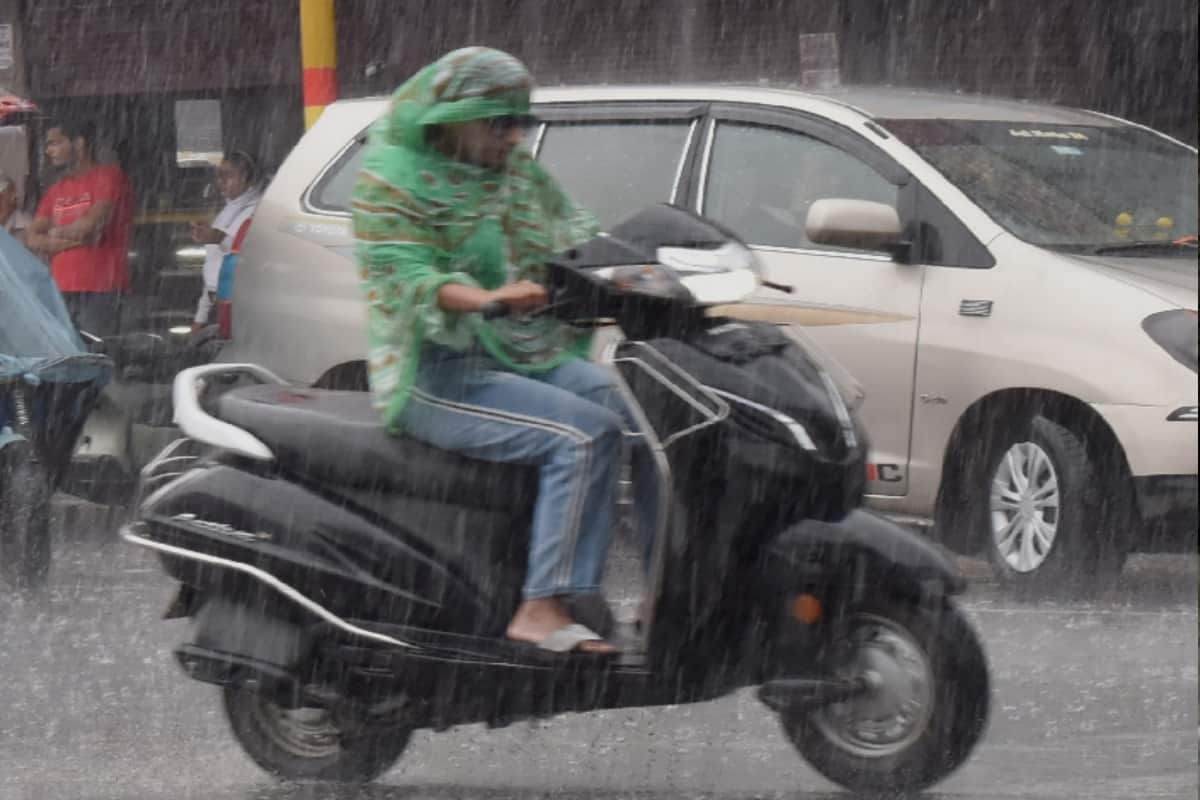 UP Weather Today: Heavy rain in many districts of western UP, roof collapse of a house in muzaffarnagar