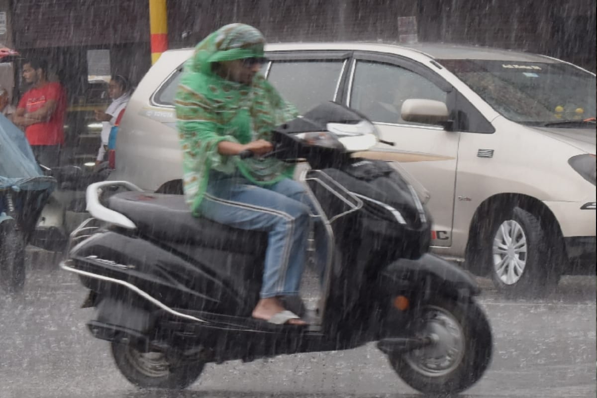 UP Weather Today: Heavy rain in many districts of western UP, roof collapse of a house in muzaffarnagar