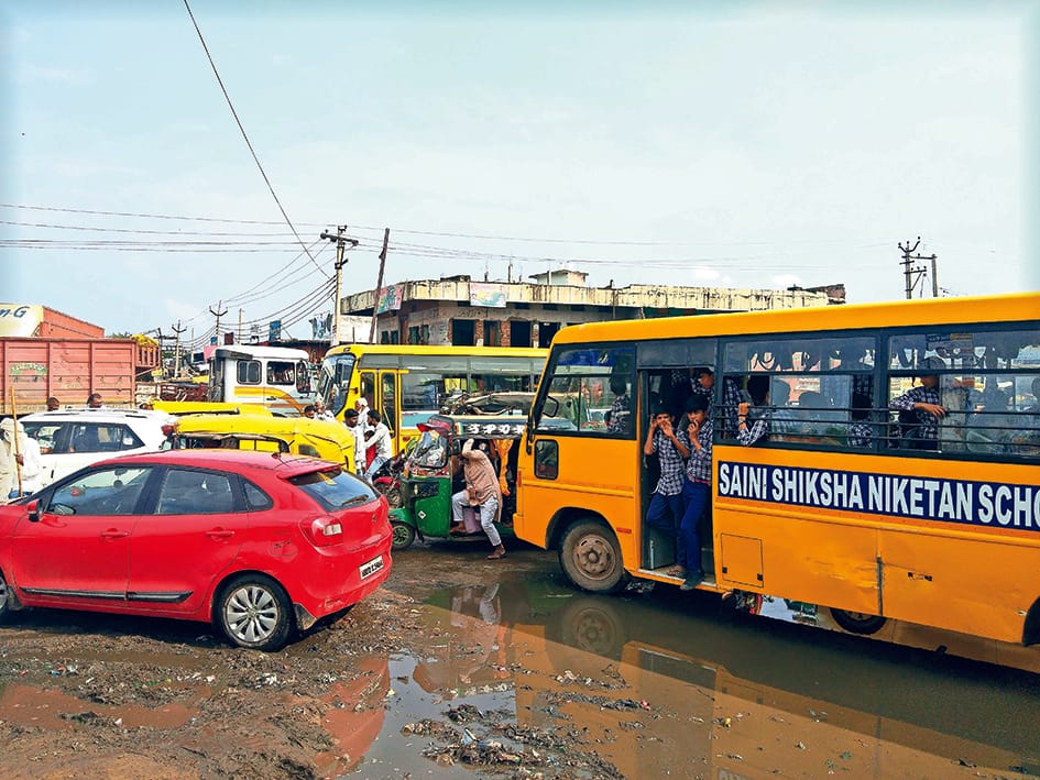 School buses and ambulances stuck in jam at Badkli Chowk