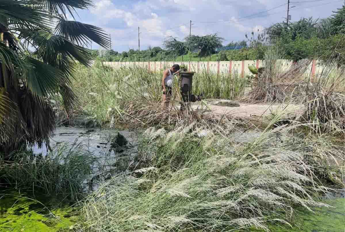 water supply stopped due to leakage in ganga barrage main line 10 lakh people affected