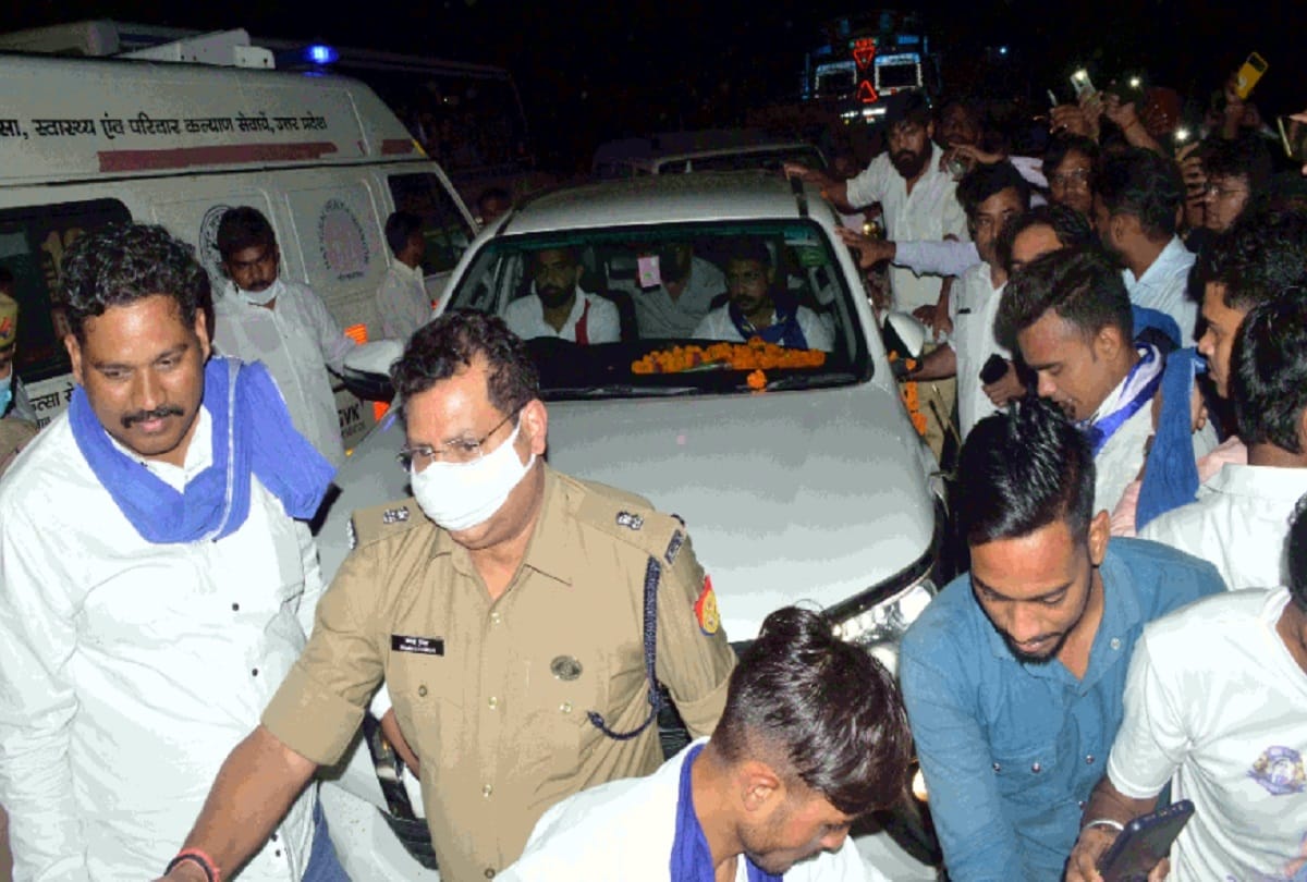 chandrashekhar azad reached hathras met family members of chandpa misdeed victim