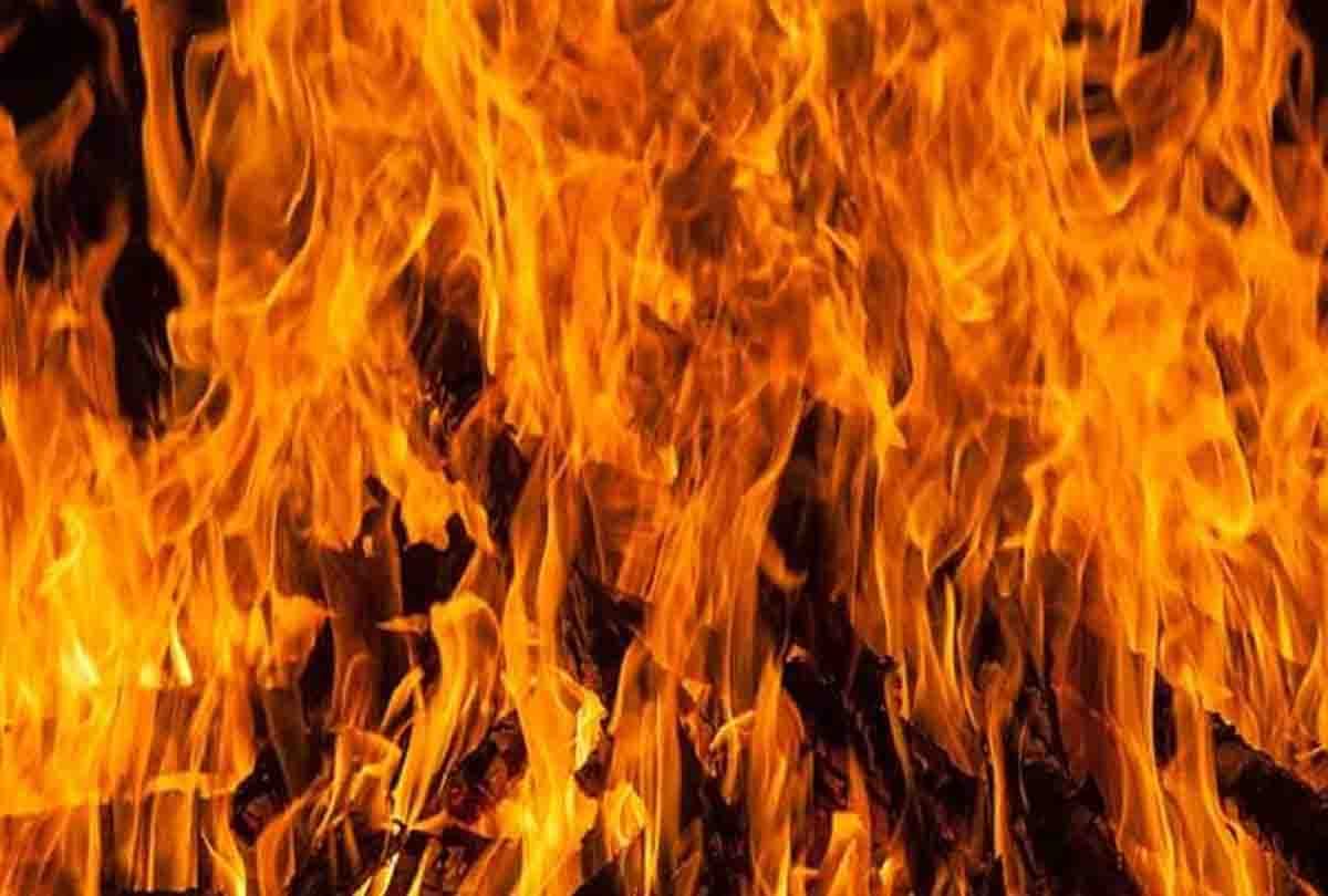 Kanpur Road Accident News: Fire broke out after two dumpers collided, driver burnt alive, three scorched