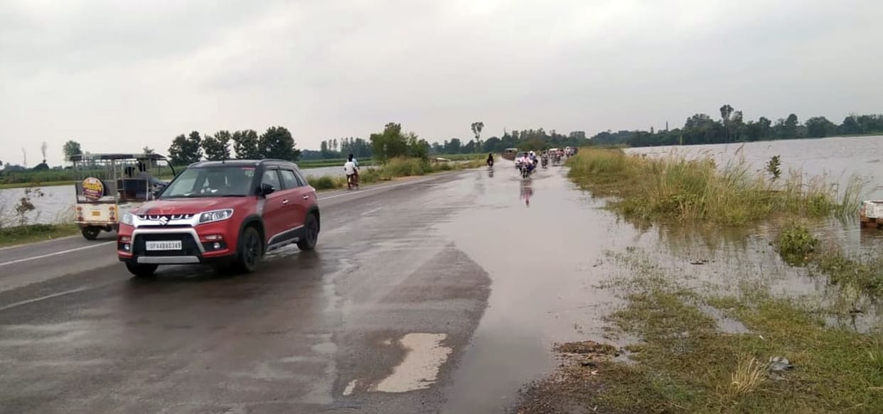 Tamasa wreaks havoc, water reached on National Highway