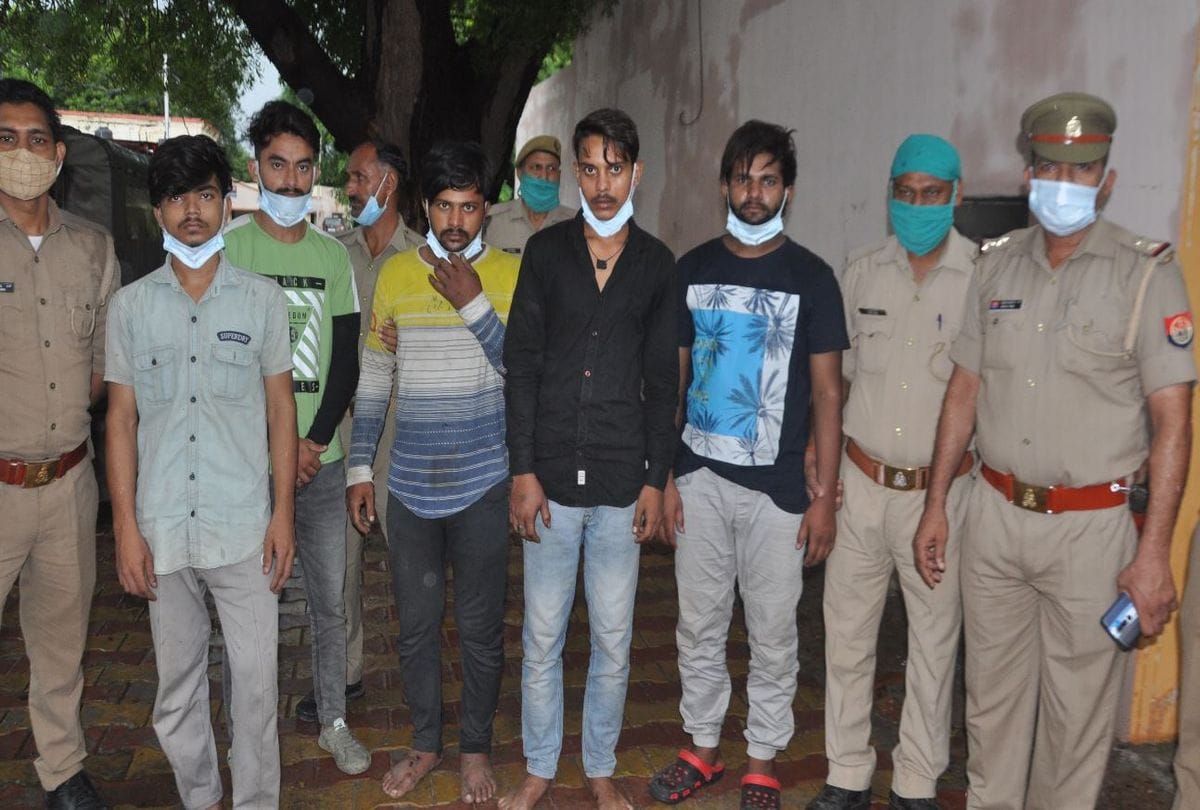 Agra robbery case police declared reward on absconding miscreants in agra