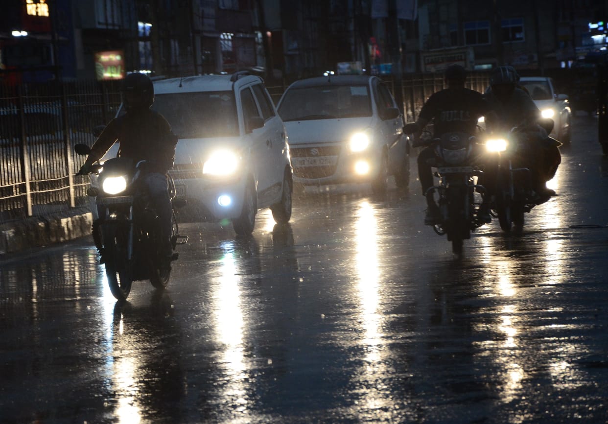 Heavy rain fell for the third consecutive day, water logging became a disaster in the city