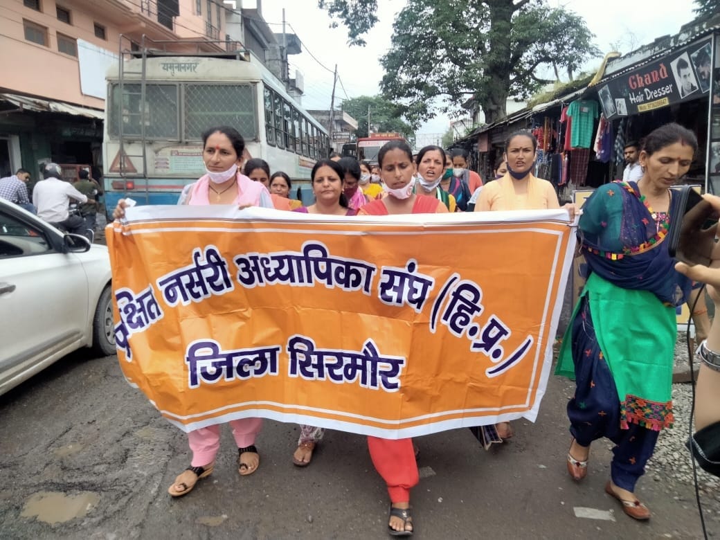 traind nursery teachers strike in ponta sahib