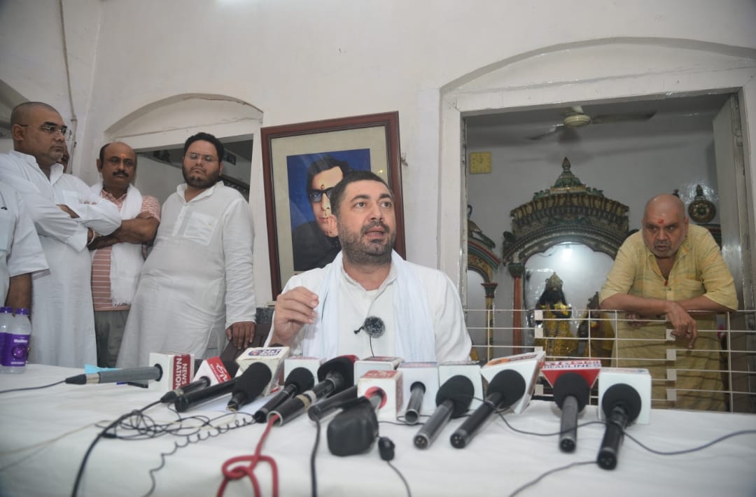 Up election 2022 Shock to Congress Former MLA Lalitesh Pati Tripathi announced resign from congress party in aurangabad house varanasi said i was hurt by neglect of  old Congressmen