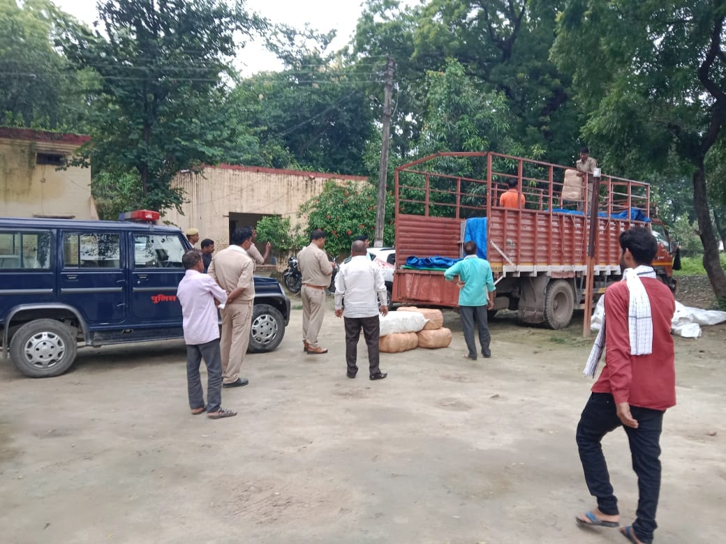 jaunpur Police recovered robbed truck with batteries worth RS one crore one quintal  ganja found in same truck after 24 hours