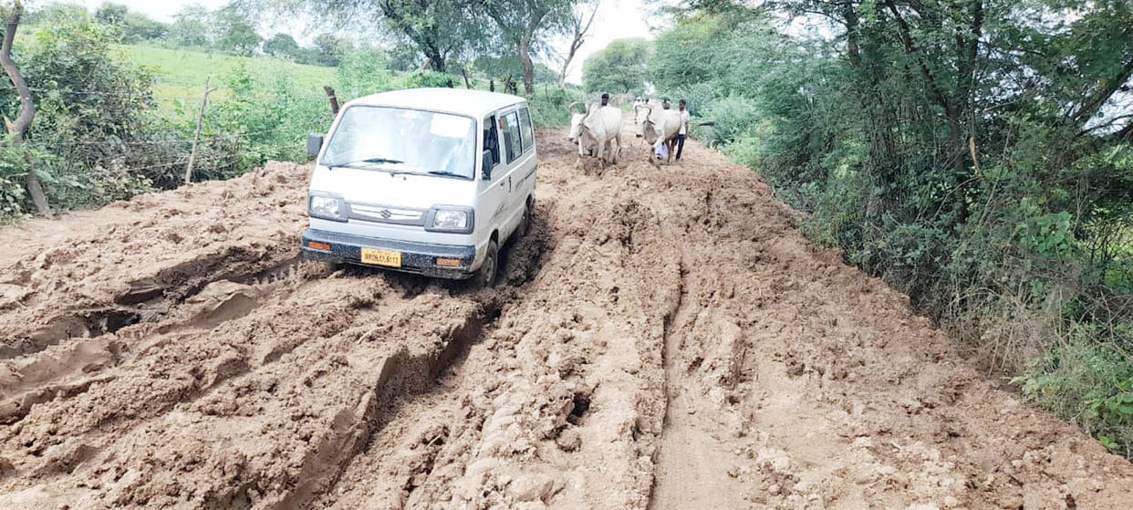Vaccination team's car got stuck in the swamp due to bad road