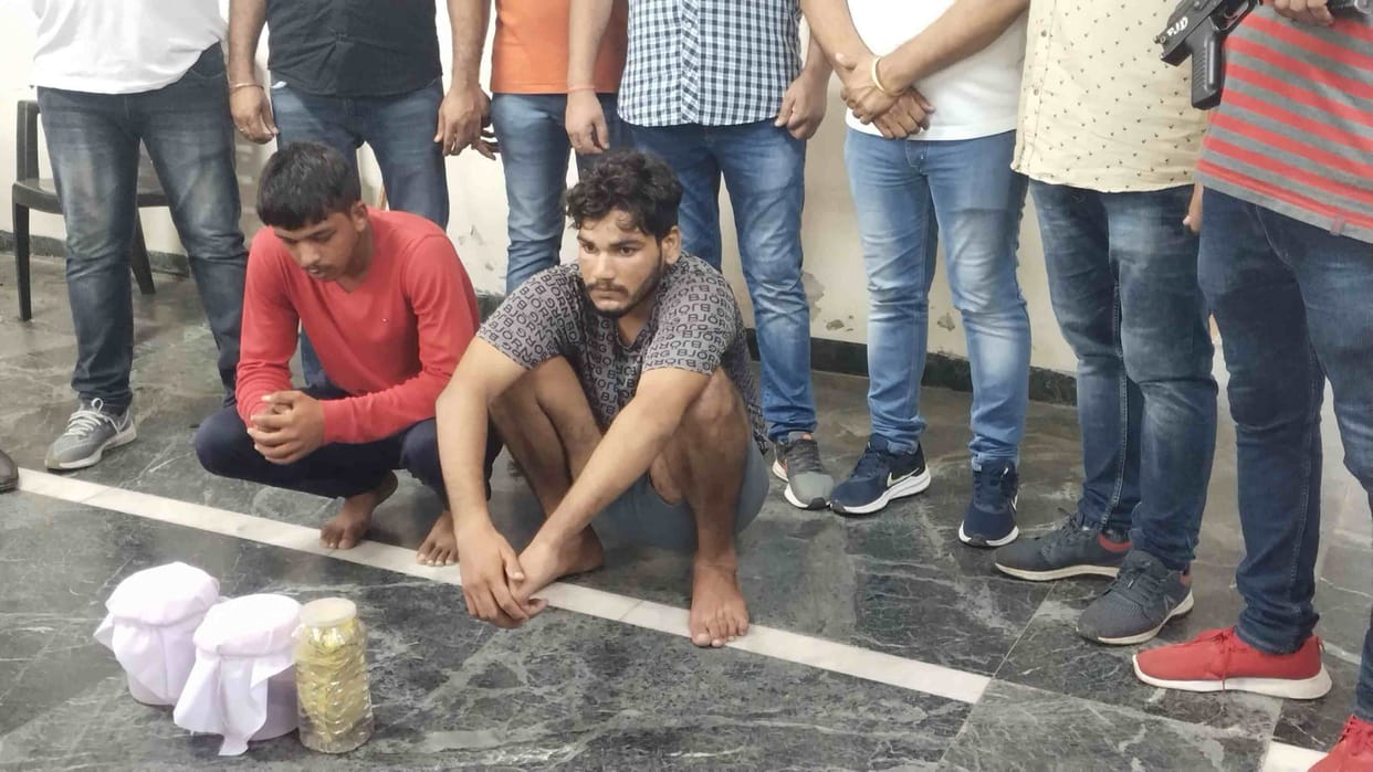 In the case of murder and robbery, the miscreants tried to get rid of them while coming to the civil hospital during treatment