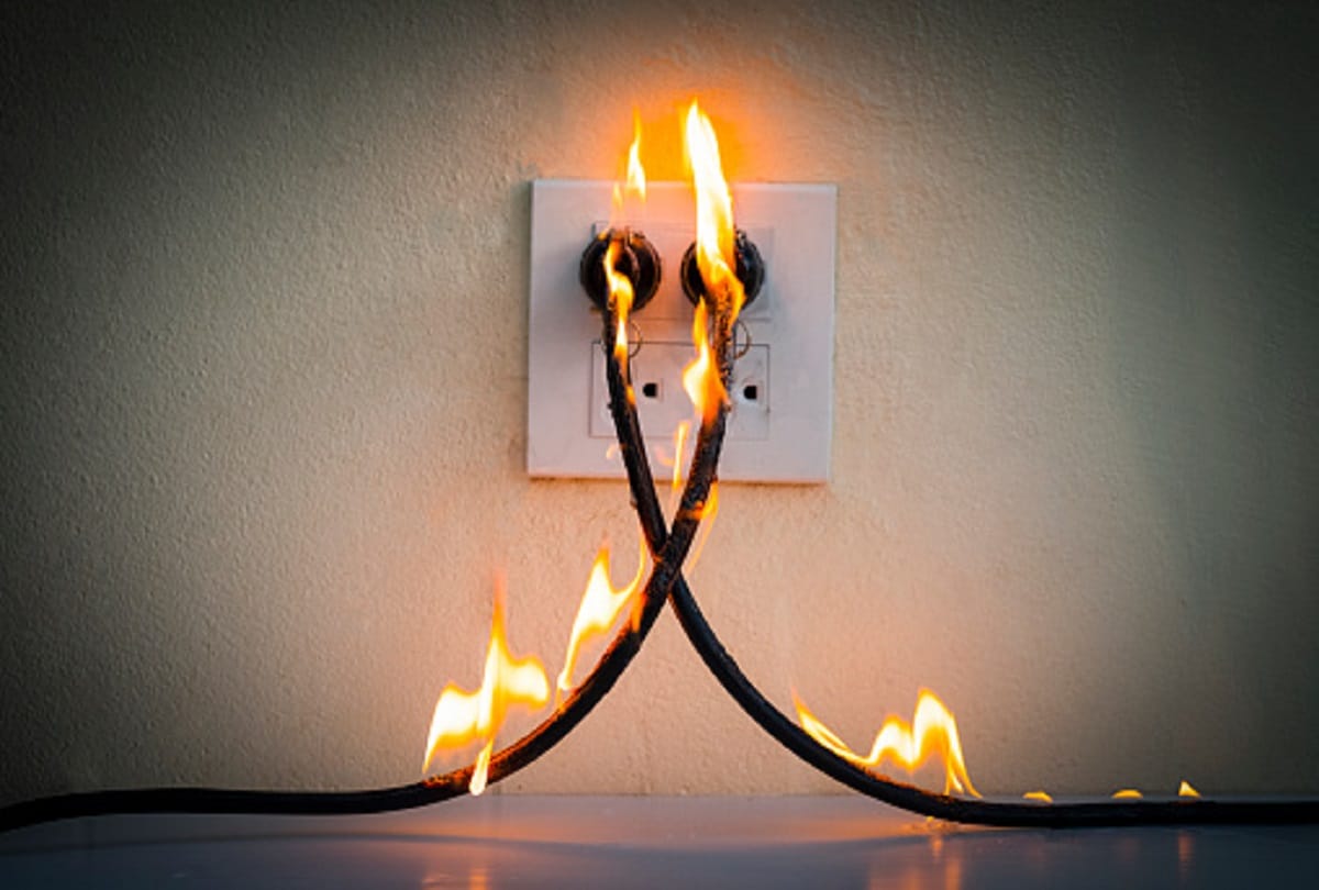 ways to avoid electric shock at home do not make these five mistakes