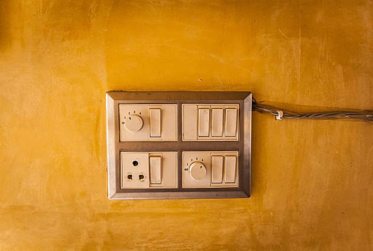 Monsoon Tips To Get Rid Damp Wall And Musty Smell at Home due To Heavy Rain