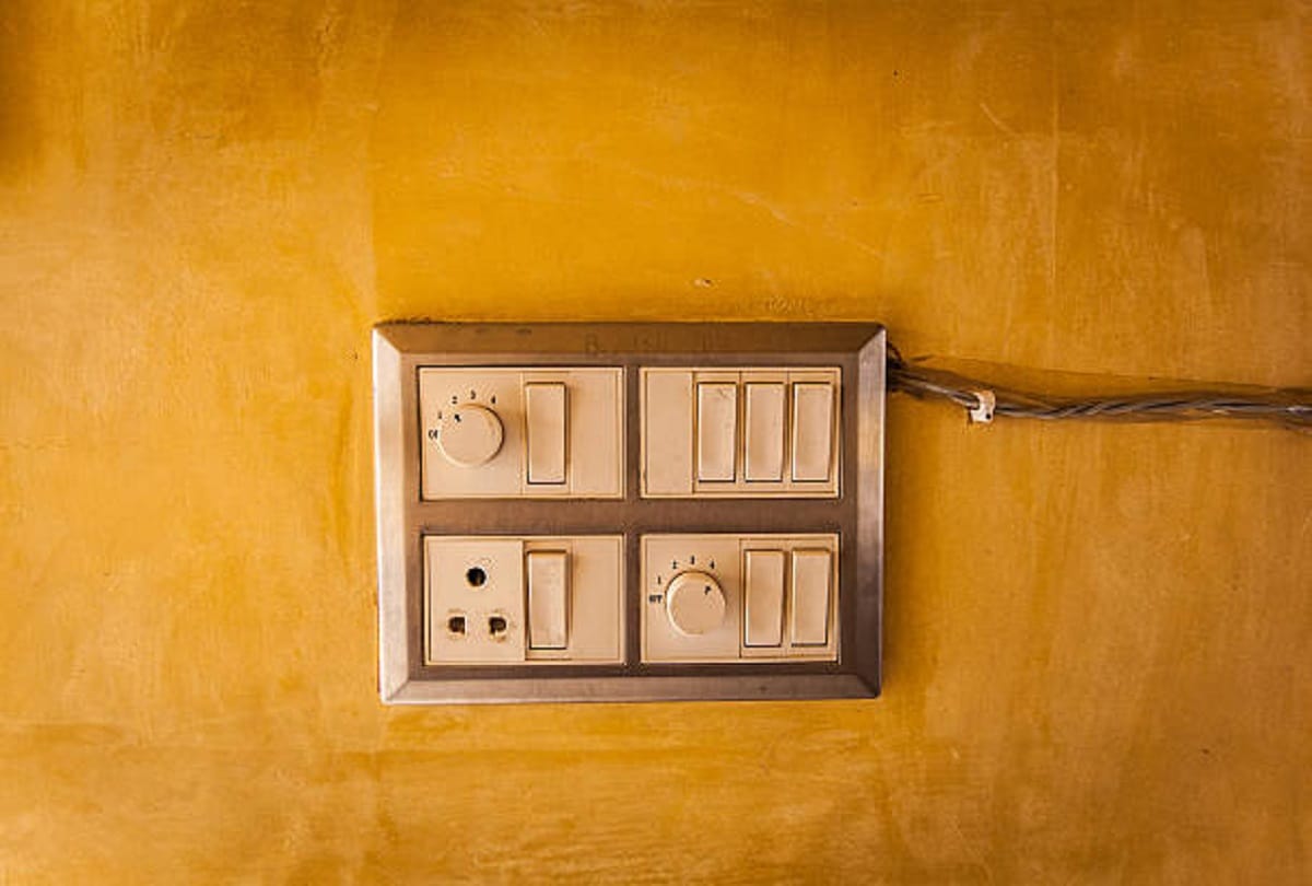 Monsoon Tips To Get Rid Damp Wall And Musty Smell at Home due To Heavy Rain
